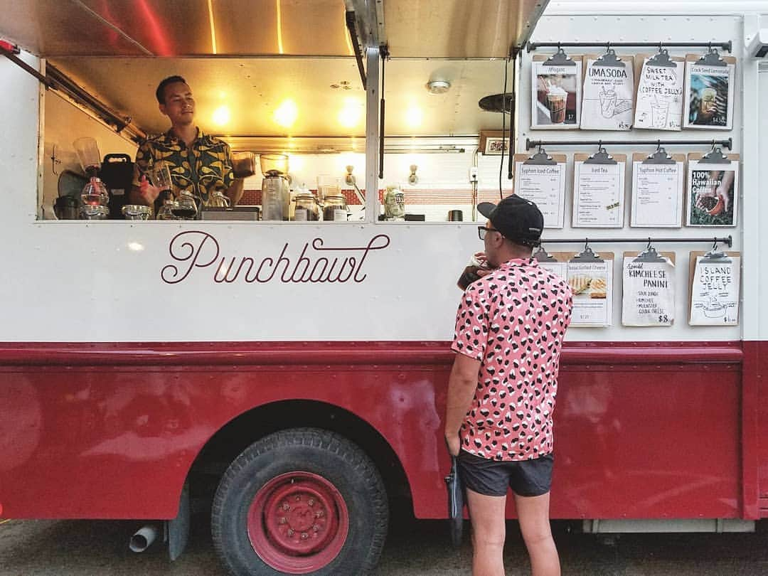 K.Tのインスタグラム：「Punchbowl Coffee☕  ココのcoffeeが1番美味しかった🥰 @eric_de_mendonca @yumi.gaby ｔｈｘ  #punchbowlcafe  #punchbowlcoffee #coffee  #hawaii  7月のpost完了✌️」