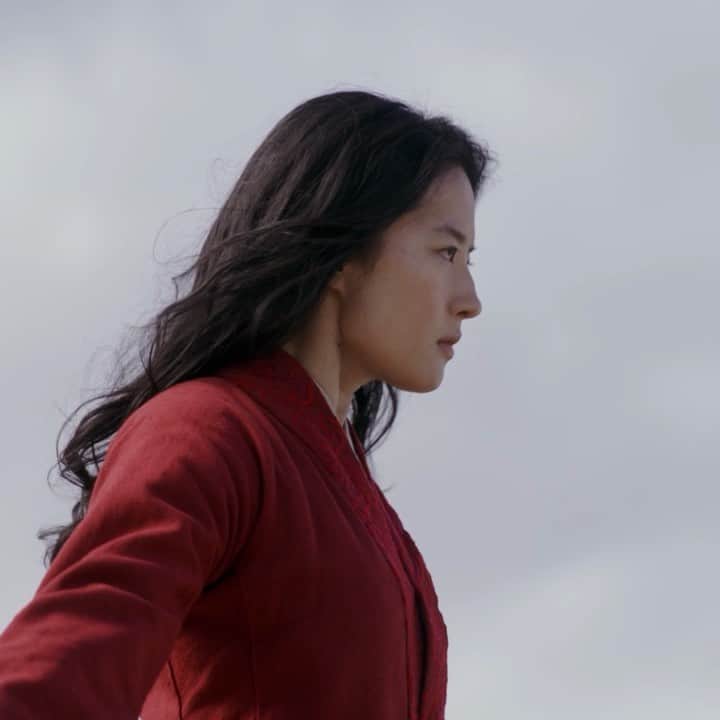 アメリカン・ブロードキャスティング・カンパニーのインスタグラム：「It is my duty to fight. Disney’s #Mulan is in theaters March 27, 2020.」
