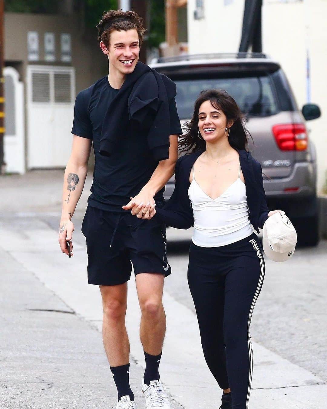 Teen Vogueさんのインスタグラム写真 - (Teen VogueInstagram)「Look, we can't claim to *really* know what is going on between Shawn Mendes and Camila Cabello (even though this pic is extremely cute), but what we CAN do is ask some body language experts what they think! Get Dr. Lillian Glass's very professional take on this situation at the link in bio.」7月9日 8時14分 - teenvogue
