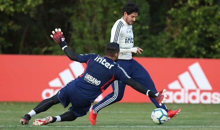 São Paulo FCさんのインスタグラム写真 - (São Paulo FCInstagram)「Reta final da intertemporada. Sábado o Tricolor retoma a disputa do Campeonato Brasileiro.  #VamosSãoPaulo 🇾🇪 ‪⠀⠀⠀⠀⠀⠀⠀⠀⠀‬ ‪📸 Rubens Chiri / saopaulofc.net」7月9日 8時06分 - saopaulofc