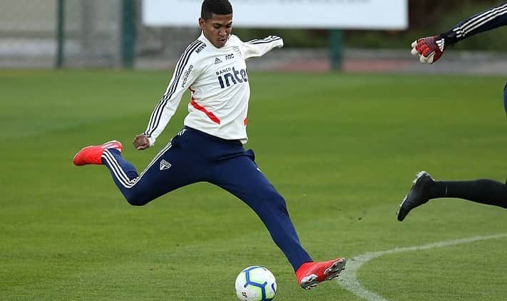 São Paulo FCさんのインスタグラム写真 - (São Paulo FCInstagram)「Reta final da intertemporada. Sábado o Tricolor retoma a disputa do Campeonato Brasileiro.  #VamosSãoPaulo 🇾🇪 ‪⠀⠀⠀⠀⠀⠀⠀⠀⠀‬ ‪📸 Rubens Chiri / saopaulofc.net」7月9日 8時06分 - saopaulofc