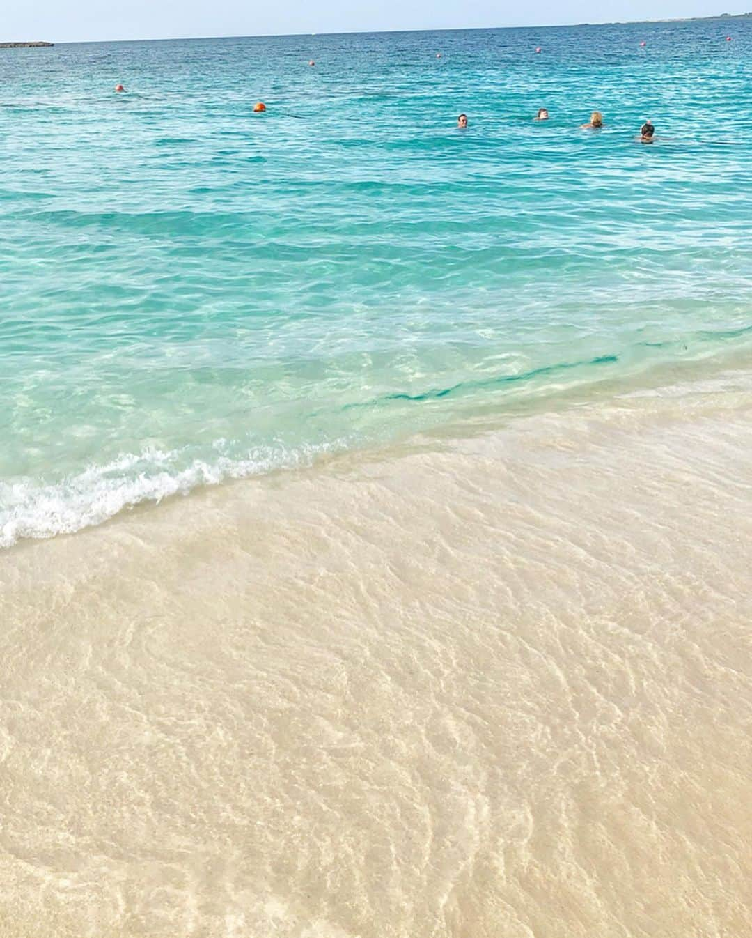 城戸康裕さんのインスタグラム写真 - (城戸康裕Instagram)「初のカリブ海swim😄🏝 ・ 家の風呂ぐらい水が綺麗(￣▽￣)笑 ・ 外国の子供たちとバリボー🏐✨ ・ うん、城戸はどこの国でも生きていけるわ😄👍 ・ #bahamas #🇧🇸 #バハマ #Nassau #バレーボール #beach #caribbean @diviner_official @diviner_jp」7月9日 8時20分 - yasuhiro.kido