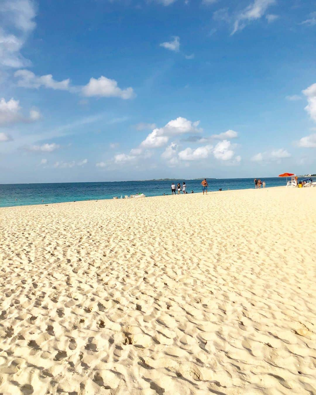 城戸康裕さんのインスタグラム写真 - (城戸康裕Instagram)「初のカリブ海swim😄🏝 ・ 家の風呂ぐらい水が綺麗(￣▽￣)笑 ・ 外国の子供たちとバリボー🏐✨ ・ うん、城戸はどこの国でも生きていけるわ😄👍 ・ #bahamas #🇧🇸 #バハマ #Nassau #バレーボール #beach #caribbean @diviner_official @diviner_jp」7月9日 8時20分 - yasuhiro.kido