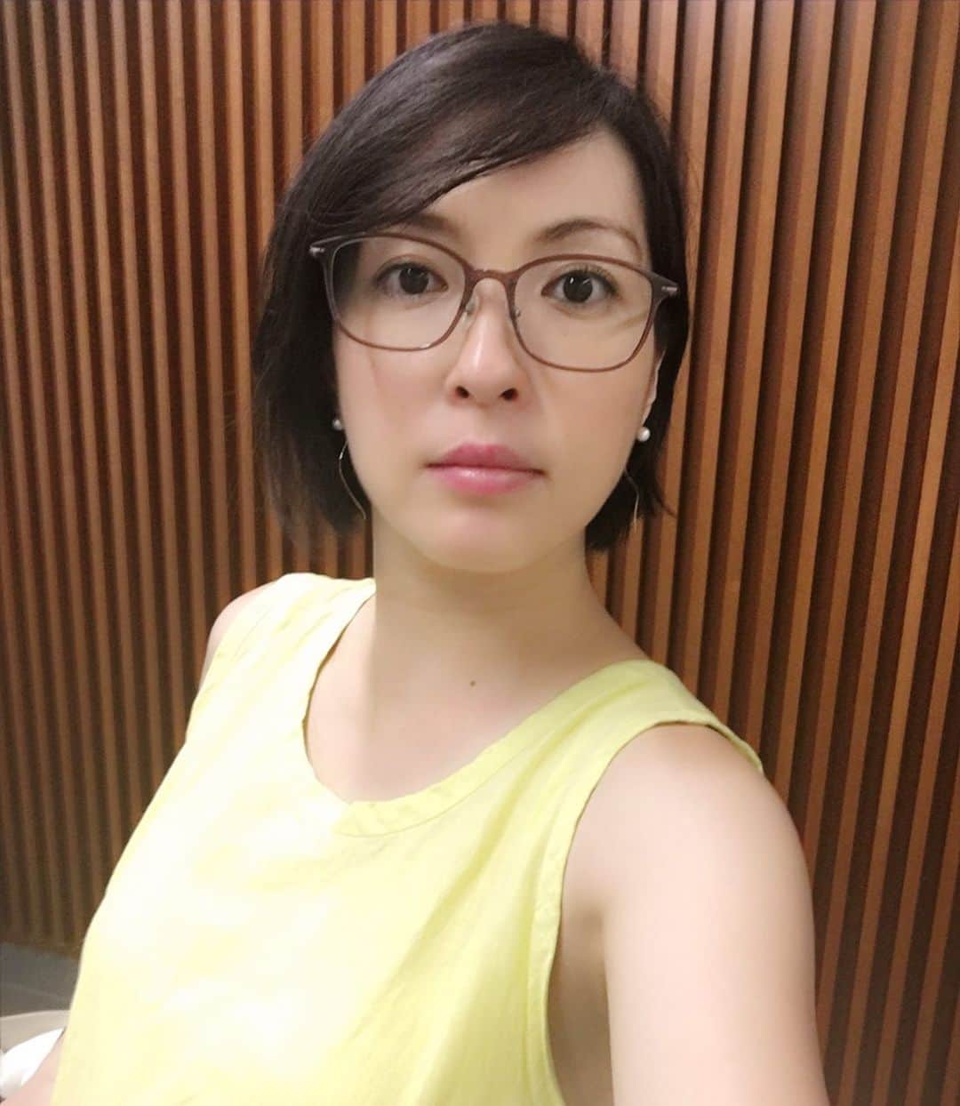 蒲生麻由のインスタグラム：「もうすぐ臨月。﻿ 葉山のおしゃれセレクトショップ﻿ SUNSHINE+CLOUDで一目惚れしたイエローワンピを着て病院へ。﻿ やっぱり明るい色を着ると気分が上がるよねぇ🌸﻿ ﻿ それにしても、体重増加が止まらにゃい😭﻿ 改めて母子手帳見てビックリしたのが、2週間前の検診から+3kg増😱OMG...。﻿ どうしたものか💦💦﻿ ﻿  #妊婦 #妊娠9ヶ月 #イエローワンピース #明るい色は元気が出る #産後も着られる #体重増加がとまらない #どうりで苦しいわけだ #mamalife #男の子ママ」