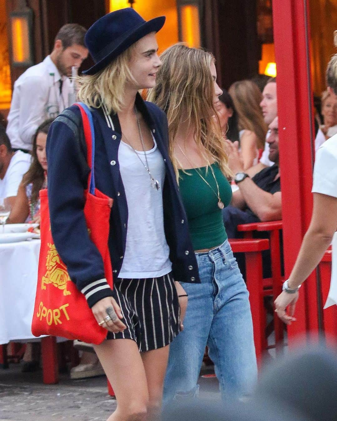 Just Jaredさんのインスタグラム写真 - (Just JaredInstagram)「@caradelevingne and @ashleybenson were spotted multiple times together during their getaway to St Tropez! #CaraDelevingne #AshleyBenson Photos: Splash, Backgrid」7月9日 8時38分 - justjared