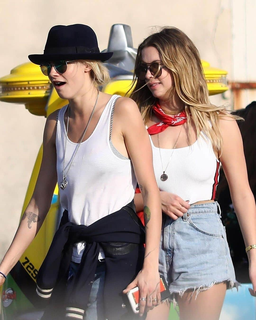 Just Jaredさんのインスタグラム写真 - (Just JaredInstagram)「@caradelevingne and @ashleybenson were spotted multiple times together during their getaway to St Tropez! #CaraDelevingne #AshleyBenson Photos: Splash, Backgrid」7月9日 8時38分 - justjared