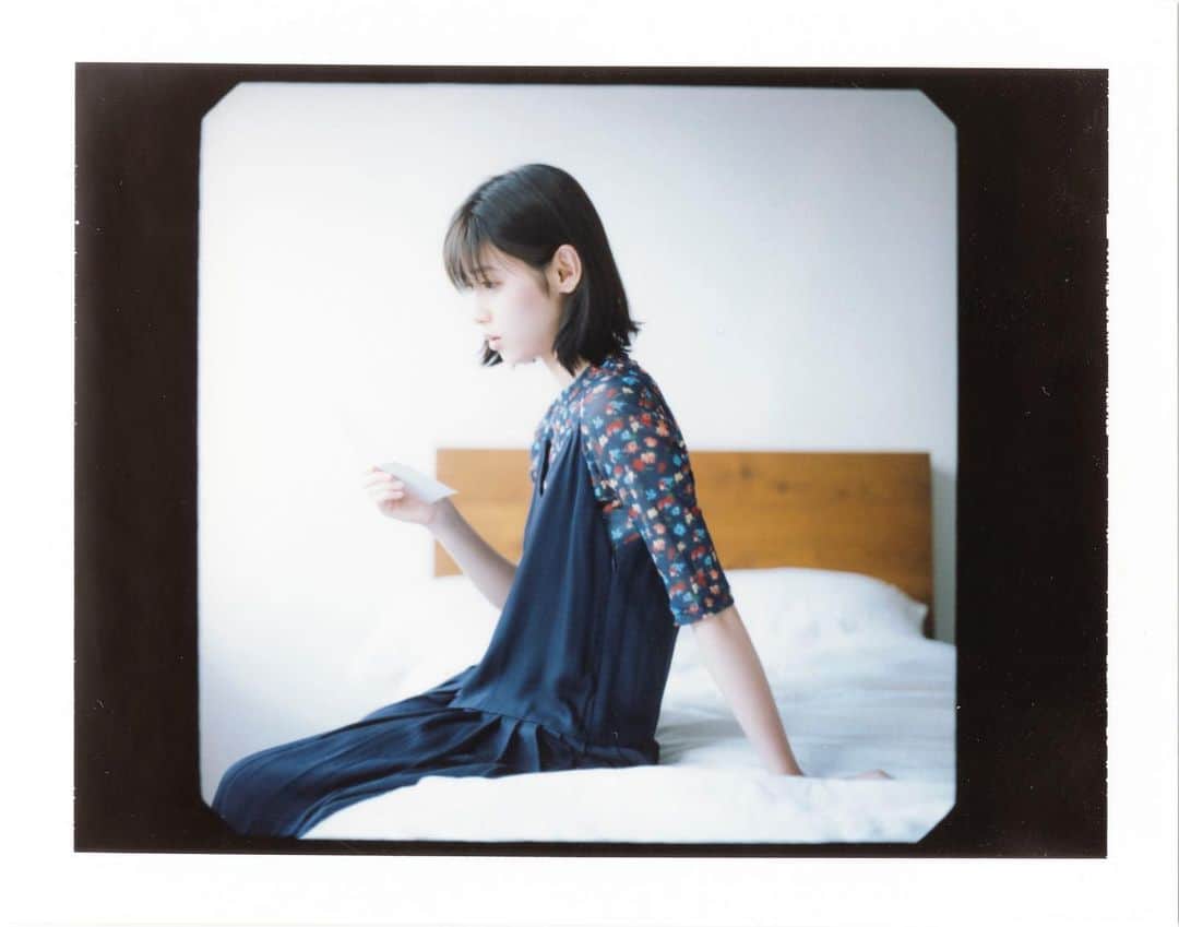 柏田テツヲさんのインスタグラム写真 - (柏田テツヲInstagram)「Polaroid 白石聖  #film #filmphotography  #filmportrait  #portrait #Polaroid」7月9日 8時42分 - tetsuokashiwada