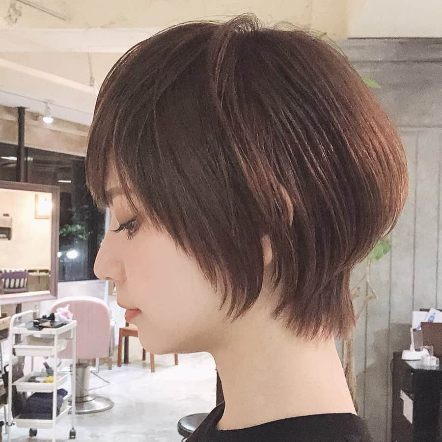 筒井愛実さんのインスタグラム写真 - (筒井愛実Instagram)「． ヘアメンテナンス💇‍♀️ ． リクエスト多かった前髪作りました♪ 後ろもカナリぼーぼーで傷んでいたので一旦短くさせていただきました🙇‍♀️ ． @h_miyauchi さん担当です✂︎ お忙しい中ありがとうございます！ ． #hairmentenance  #cut #shortcut #shorthair #breathbeauu #ショートヘア #ショートカット #三ノ宮 #美容室 #158_hair」7月9日 8時44分 - manamin_158cm