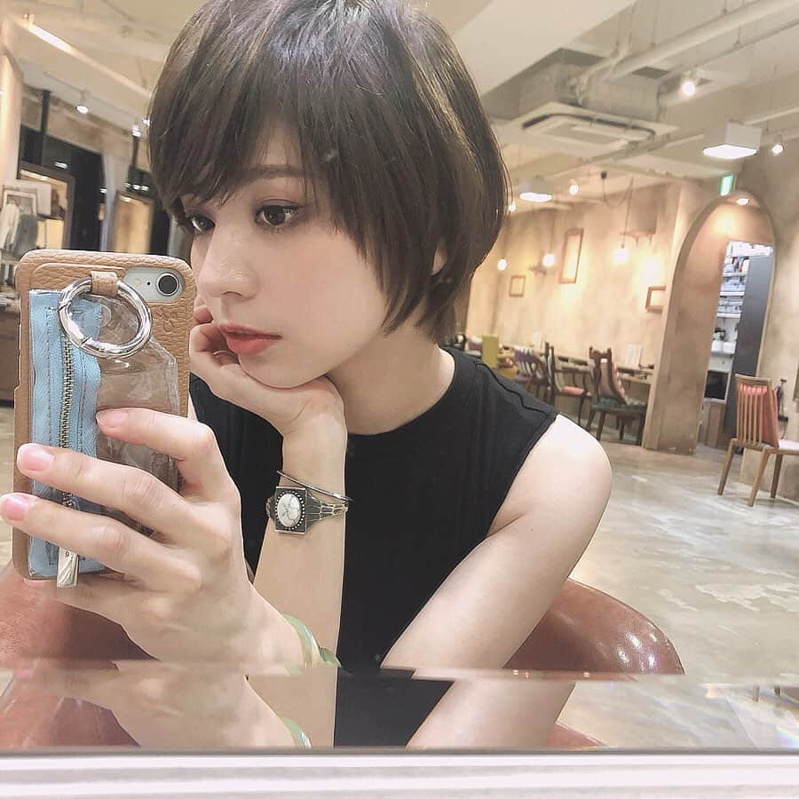 筒井愛実さんのインスタグラム写真 - (筒井愛実Instagram)「． ヘアメンテナンス💇‍♀️ ． リクエスト多かった前髪作りました♪ 後ろもカナリぼーぼーで傷んでいたので一旦短くさせていただきました🙇‍♀️ ． @h_miyauchi さん担当です✂︎ お忙しい中ありがとうございます！ ． #hairmentenance  #cut #shortcut #shorthair #breathbeauu #ショートヘア #ショートカット #三ノ宮 #美容室 #158_hair」7月9日 8時44分 - manamin_158cm