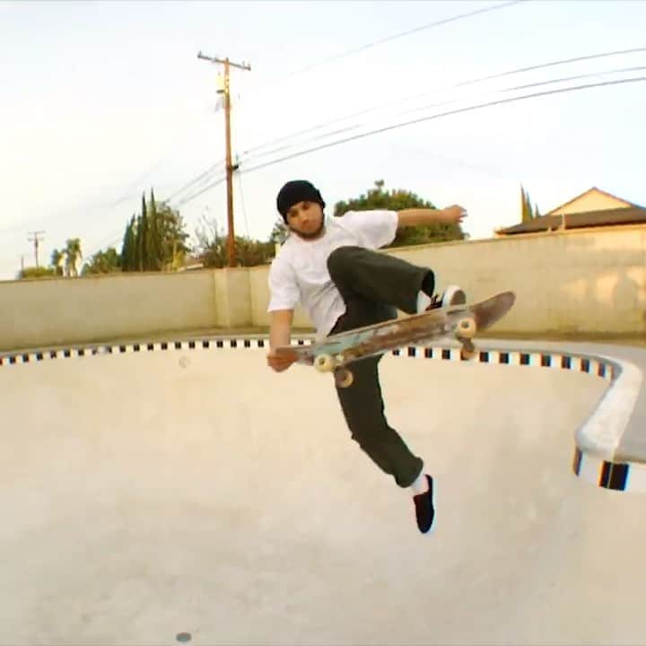 スラッシャーのインスタグラム：「👉🏽 @ronniesandoval_nfc will be at @vansparkseries in Montreal this weekend ✔️ Filmed by @bonelesszine」
