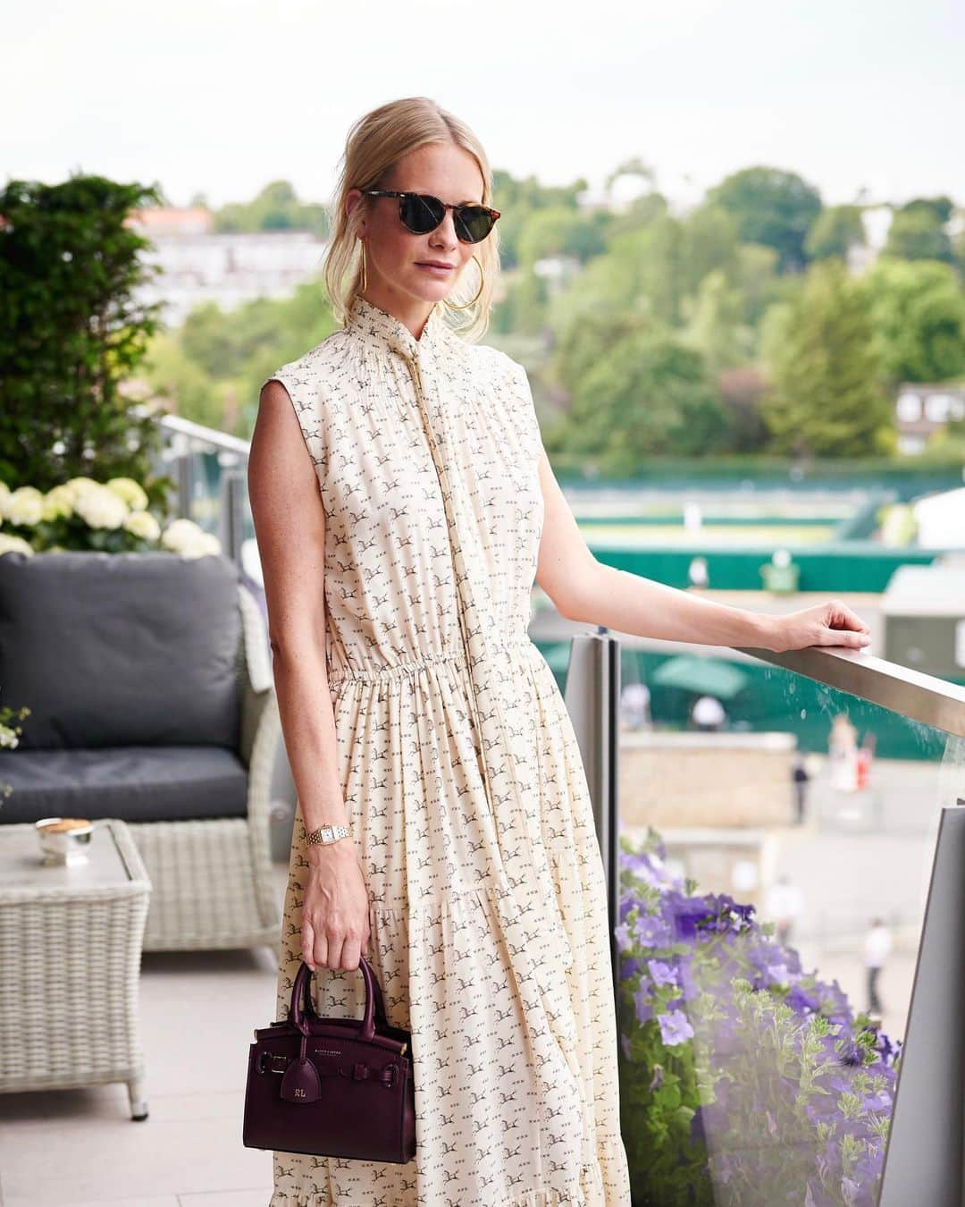 Polo Ralph Laurenさんのインスタグラム写真 - (Polo Ralph LaurenInstagram)「@PoppyDelevingne stands out from the crowds at #Wimbledon in the Polo Ralph Lauren Pony Necktie silk dress paired with the mini size of the Ralph Lauren Collection RL50 Handbag.  #RalphLauren #RLCollection #TheRL50 #PRLStyle #PoppyDelevingne」7月9日 8時46分 - poloralphlauren