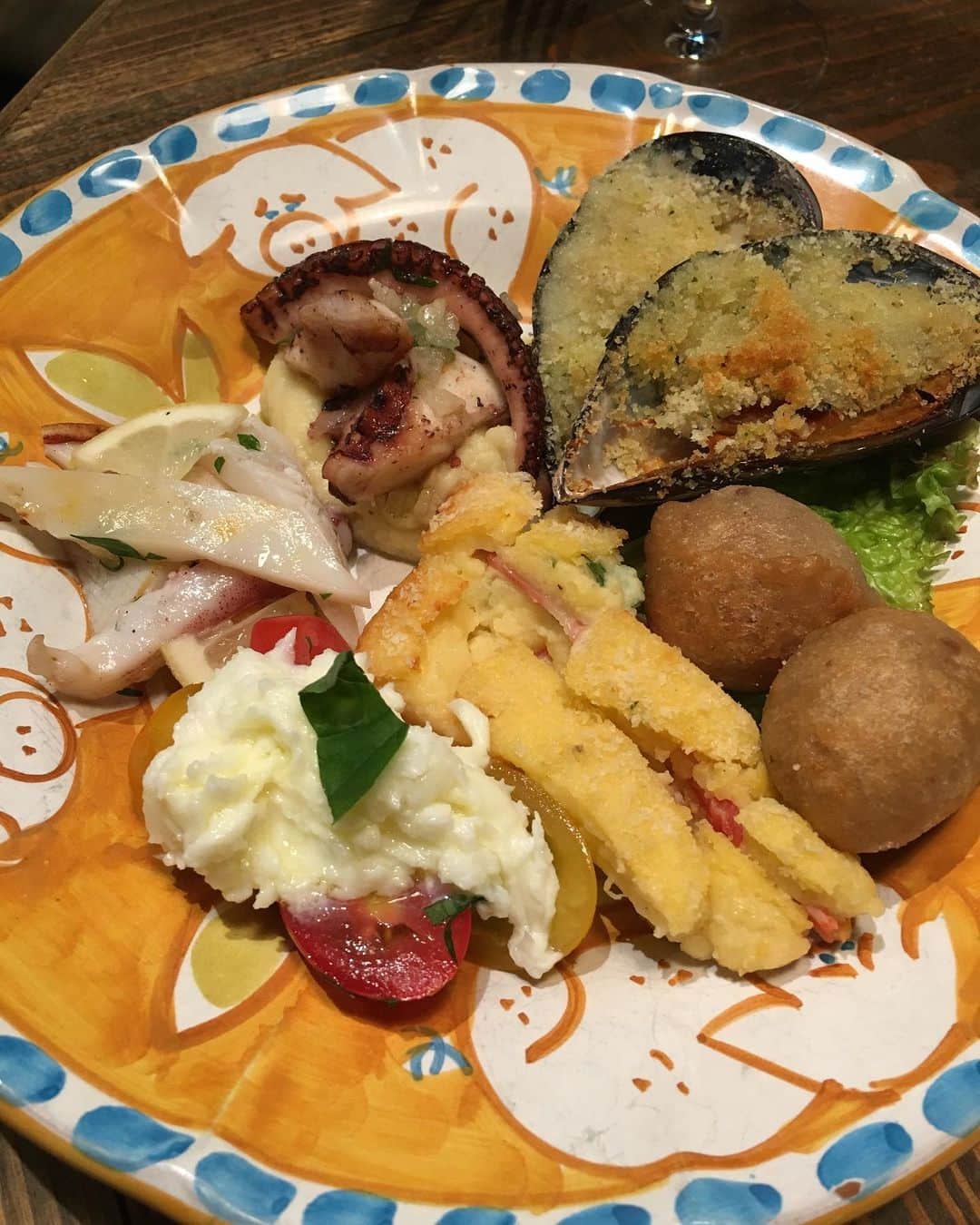 黒山健一さんのインスタグラム写真 - (黒山健一Instagram)「食の旅❗️ プーリア地方のワインと、それに合う料理の数々❗️ 味よし、食感よし、雰囲気よし❗️ 素晴らしい食事でした❗️ #食の旅 #イタリアン #ダルリッチョ」7月9日 8時49分 - kenichi_kuroyama