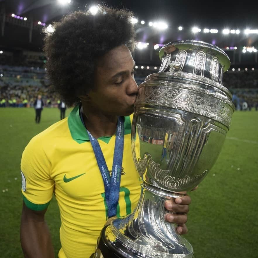 サッカー ブラジル代表チームさんのインスタグラム写真 - (サッカー ブラジル代表チームInstagram)「Pensa num momento feliz! 😄🏆 ⠀⠀⠀⠀⠀⠀⠀⠀⠀ Foto: @lucasfigfoto / CBF ⠀⠀⠀⠀⠀⠀⠀⠀⠀ #JogaBola #CopaAmérica #SeleçãoBrasileira」7月9日 9時03分 - cbf_futebol