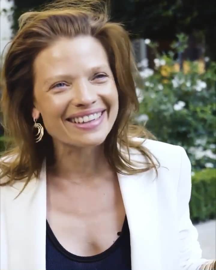 デビッドヤーマンのインスタグラム：「8 questions with @melaniethierry. At our Paris couture event, the French actress shares her favorite piece of jewelry and what she loves about the City of Light in the summer. #DavidYurman」