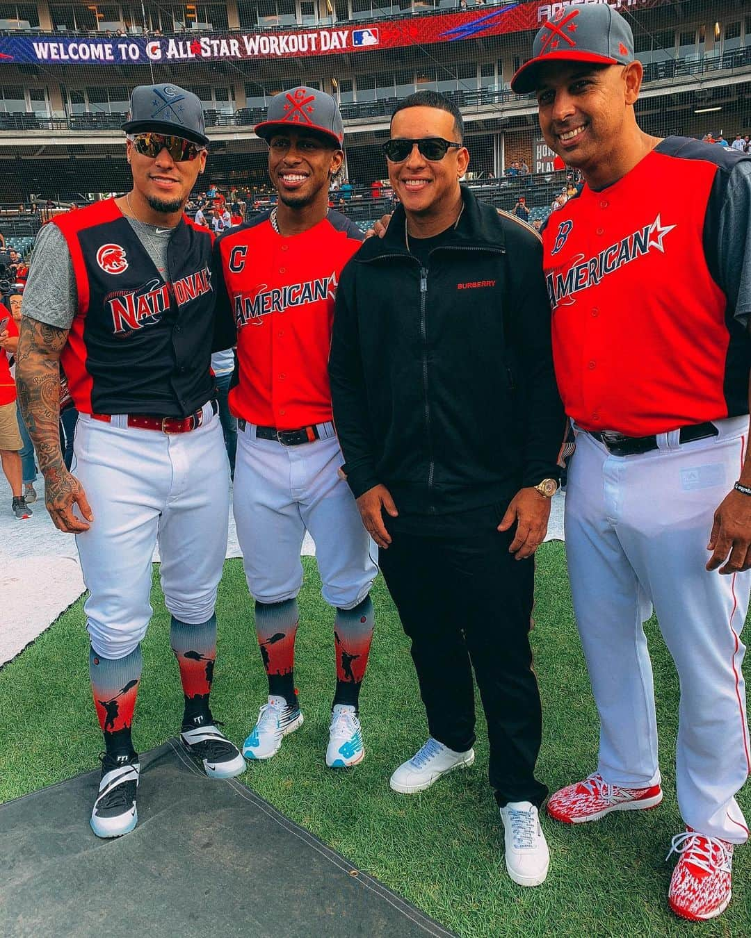 ダディー・ヤンキーさんのインスタグラム写真 - (ダディー・ヤンキーInstagram)「La Puerto Rican Power 🇵🇷 salsa + control + #reggaeton ⚾️ #homerunderby #DY #baseball #allstarweekend2019」7月9日 9時07分 - daddyyankee