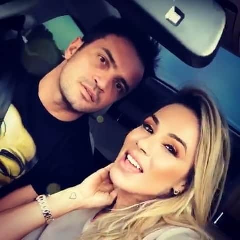 アレッサンドロ・ローザ・ヴィエイラのインスタグラム：「Hoje percebi que te amo mais um pouco @lilifariav ❤️❤️ És」