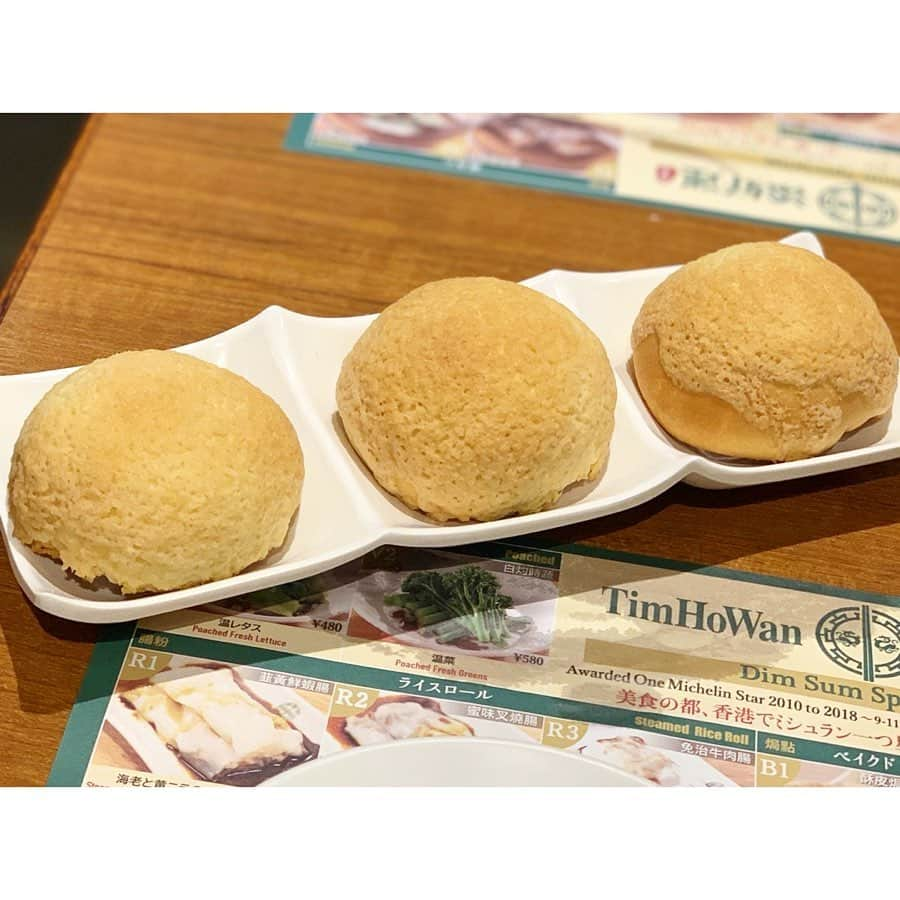 中田奈沙さんのインスタグラム写真 - (中田奈沙Instagram)「Dim sum with @akikogt1127 ❤️ @timhowanjapan 世界一安いミシュラン1つ星の 《添好運（ティムホーワン）》へ✨ 有名なベイグドチャーシューバオも おいしかったけれど、 私達のNo.1ヒットはお粥でした🤤💕 480円とは思えないクオリティ😍 飲める😌❤️ * #奈沙ログ #奈沙ログin日比谷 #奈沙ログin有楽町 * #飲めるシリーズ #歯はいらないシリーズ * ⬅︎swipe⬅︎ ①②ベイグドチャーシューバオ ③海老とニラの蒸し餃子 ④陳皮入り牛肉団子 ⑤大根餅 ⑥塩豚のお粥 ピータンと塩卵入り ⑦海老と黄ニラのチョンファン ⑧ポークワンタン 香辣黒酢 ⑨⑩蓮の葉ちまき * * #dimsum #michelin1star #chinese #foodie #foodstagram #foodpic #foodporn #instafood #foodgasm #hibiya #timhowan #tokyo #japan #michelinstar #ティムホーワン #添好運 #飲茶 #中華 #ミシュラン #ミシュラン1つ星 #日比谷 #ヤムチャ #ベイクドチャーシューバオ #東京 #ミシュラン」7月9日 9時31分 - nasa_nakada