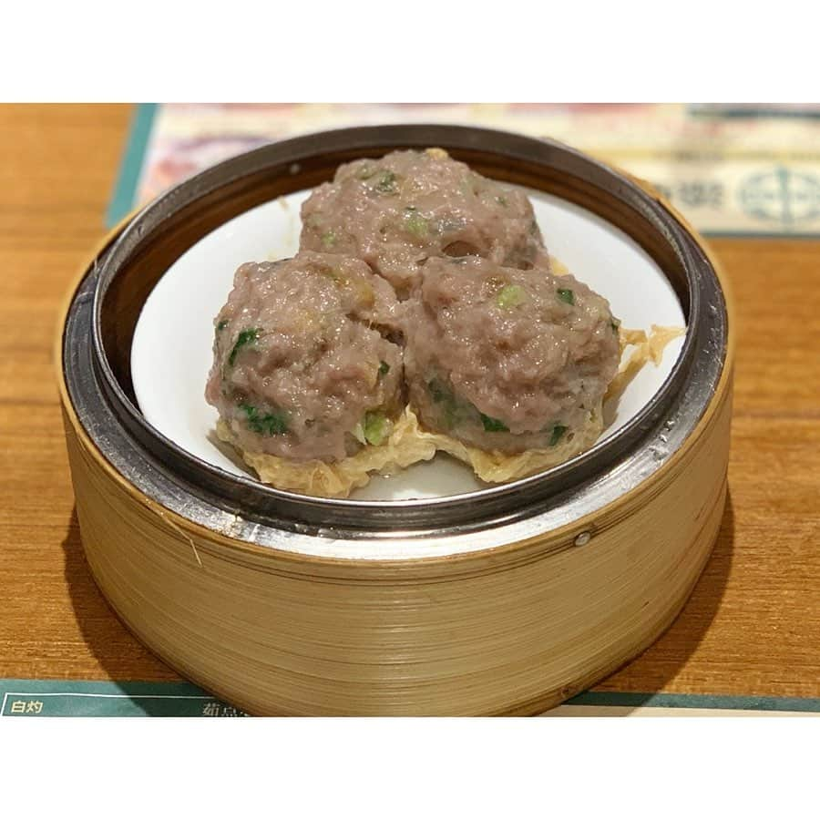 中田奈沙さんのインスタグラム写真 - (中田奈沙Instagram)「Dim sum with @akikogt1127 ❤️ @timhowanjapan 世界一安いミシュラン1つ星の 《添好運（ティムホーワン）》へ✨ 有名なベイグドチャーシューバオも おいしかったけれど、 私達のNo.1ヒットはお粥でした🤤💕 480円とは思えないクオリティ😍 飲める😌❤️ * #奈沙ログ #奈沙ログin日比谷 #奈沙ログin有楽町 * #飲めるシリーズ #歯はいらないシリーズ * ⬅︎swipe⬅︎ ①②ベイグドチャーシューバオ ③海老とニラの蒸し餃子 ④陳皮入り牛肉団子 ⑤大根餅 ⑥塩豚のお粥 ピータンと塩卵入り ⑦海老と黄ニラのチョンファン ⑧ポークワンタン 香辣黒酢 ⑨⑩蓮の葉ちまき * * #dimsum #michelin1star #chinese #foodie #foodstagram #foodpic #foodporn #instafood #foodgasm #hibiya #timhowan #tokyo #japan #michelinstar #ティムホーワン #添好運 #飲茶 #中華 #ミシュラン #ミシュラン1つ星 #日比谷 #ヤムチャ #ベイクドチャーシューバオ #東京 #ミシュラン」7月9日 9時31分 - nasa_nakada