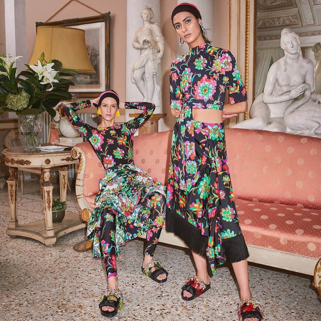 Nordstromさんのインスタグラム写真 - (NordstromInstagram)「La dolce vita: La DoubleJ was founded by an American expat living in Milan with an obsession for vintage style and access to an archive of luxury textiles. And that’s just the beginning... Swipe for a closer look at JJ Martin’s colorful life, and head to the link in bio for more on bold prints, Milan living, and following your passion.」7月9日 9時39分 - nordstrom
