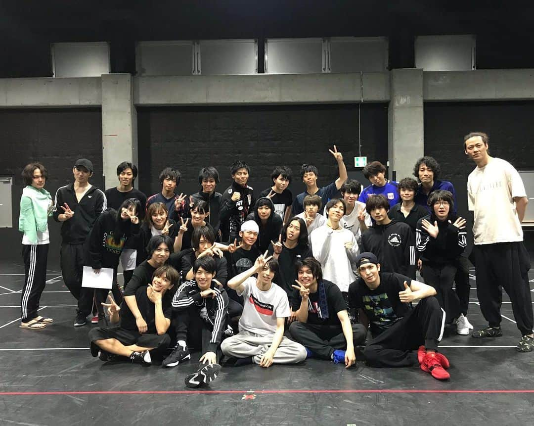 小波津亜廉さんのインスタグラム写真 - (小波津亜廉Instagram)「[8/7/19] Final rehearsals for AOASHI! Get ready to see Allen’s soccer transformation! ⠀⠀⠀ ⠀ #kohatsuallen ⠀⠀⠀ ⠀ Source: Allen’s twitter」7月9日 9時56分 - ahun_andsome