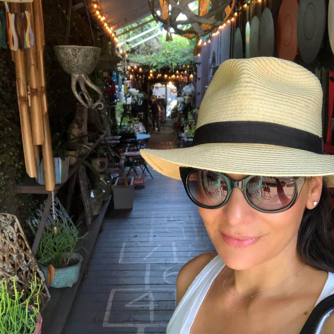 コンスタンス・マリーさんのインスタグラム写真 - (コンスタンス・マリーInstagram)「I  love love Love 💕 These tiny little gift shops...... So many treasures to find. #Ojai #Monday #LittleTreasures」7月9日 10時09分 - goconstance