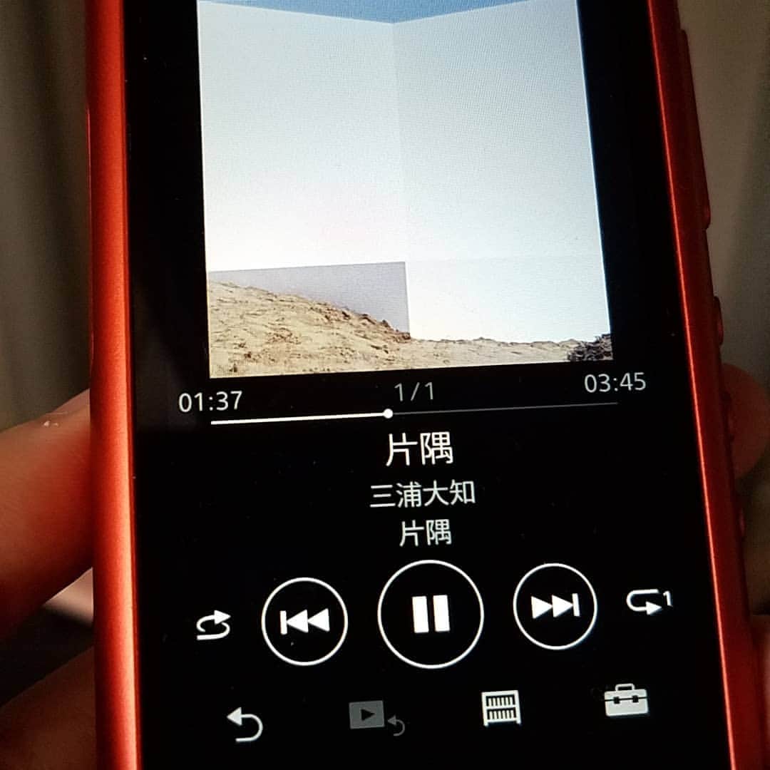 朱神宝さんのインスタグラム写真 - (朱神宝Instagram)「ようやく無音作業のネームが終わったので、音楽ガンガン聴けるぜー！✨ 最近のヘビロテはこちら。」7月9日 10時12分 - akegami_takara