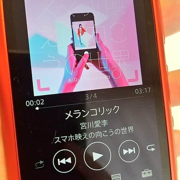 朱神宝のインスタグラム：「ようやく無音作業のネームが終わったので、音楽ガンガン聴けるぜー！✨ 最近のヘビロテはこちら。」