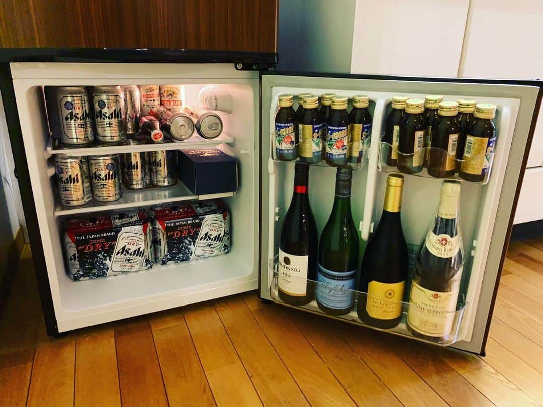大鶴義丹さんのインスタグラム写真 - (大鶴義丹Instagram)「暑い夏に、仕方なしに備えて、小さい冷蔵庫を買ってみた……」7月9日 10時50分 - gitan.ohtsuru