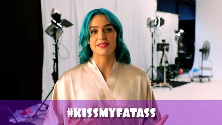 シェパードのインスタグラム：「Watch the video to see what can kiss @amysheppardpie ‘s “fat ass”. Double tap if you can’t wait to hear the song! #comingsoon #kissmyfatass #bts」