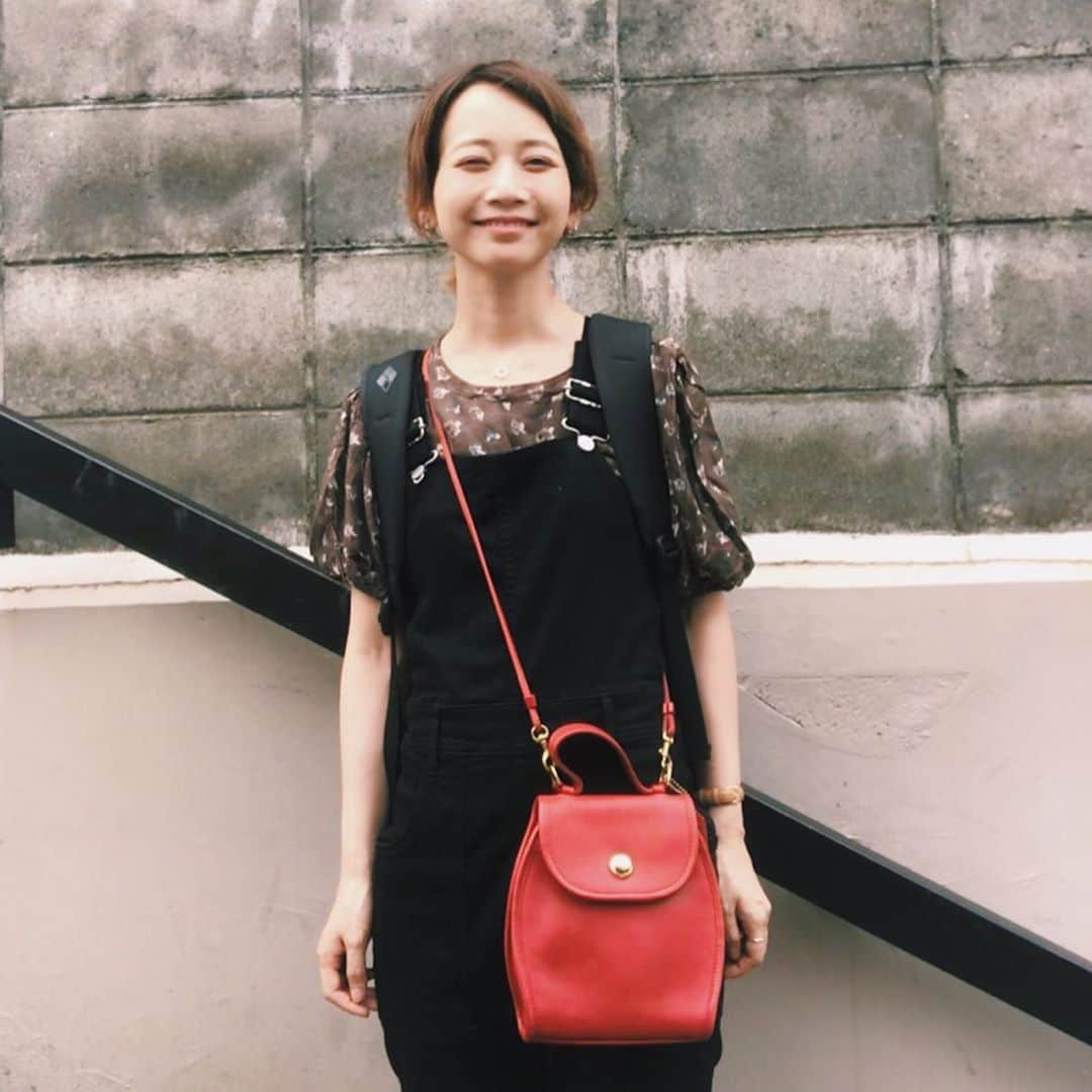 三戸なつめさんのインスタグラム写真 - (三戸なつめInstagram)「#なつめ服 @tokyolampoon_ereva で購入した #coach のショルダーバッグ❤️ ずっと赤色の小さなバッグが欲しくて探してたのだけどやっとコレダー！！てのを見つけました！ 紐を外してレディーな持ち方もしてみたいわん👩🏻‍🦰 にっひー！！ #mito_natsume」7月9日 11時16分 - mito_natsume