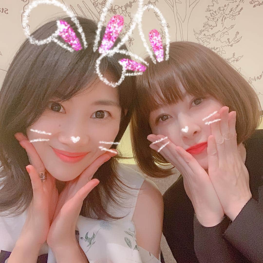 のインスタグラム：「大好きな #潮田玲子 ちゃん💕  たくさんお話ししてくれて、お料理のレシピも教えてくれてありがとう〜💕 れいちゃんとお茶できて最高の時間💕  #テニス 誘ったら🎾テニスしてくれるって言ってくれて感動^ ^ あと私の #ヨガ も受けてくれるって言ってくれて感動の連続💛 れいちゃんありがとう🥰  #instagood #photooftheday #fashion #beautiful #happy #cute #followme #fun #me #japan #love  #セントフォース #フリーアナウンサー #ミス日本 #相沢礼子 #ありがとう #starbucks #cafe #お茶 #女子会」