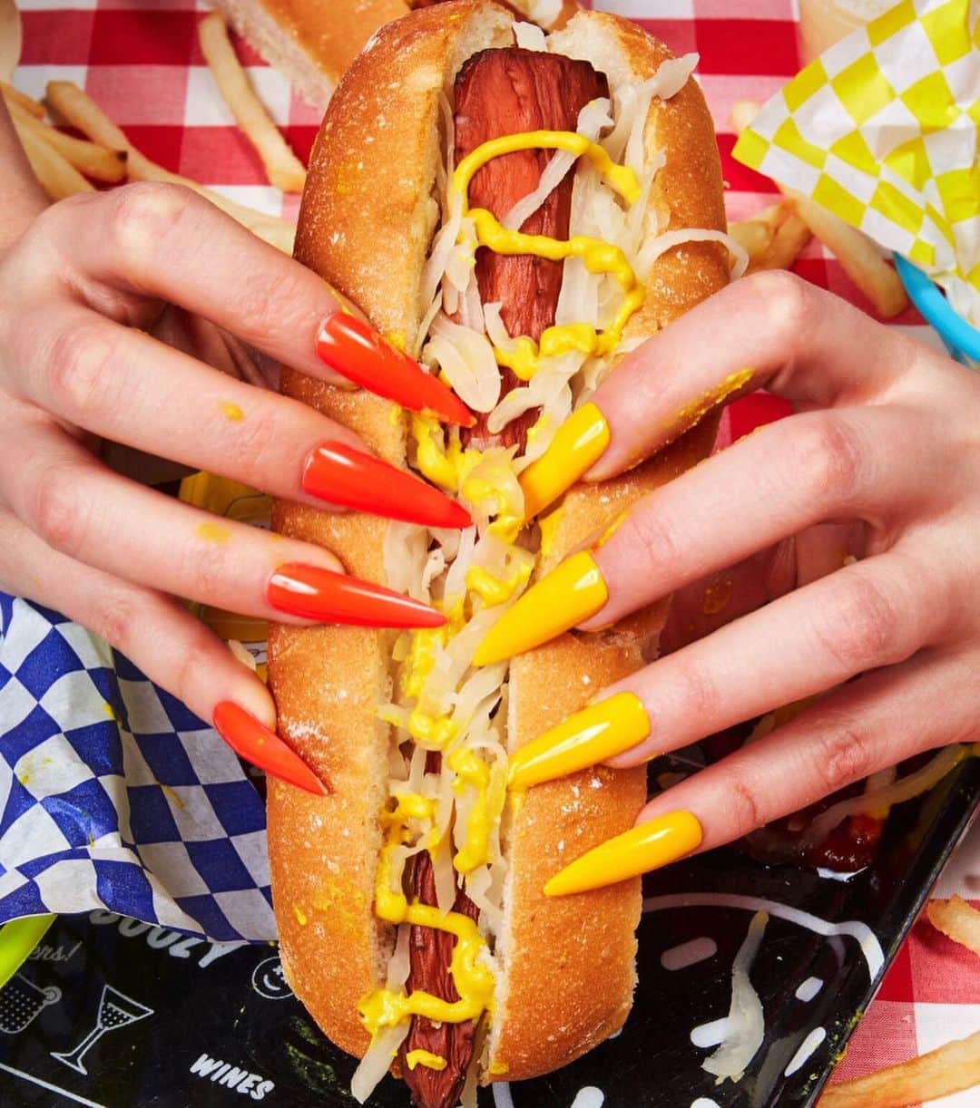 小林尊さんのインスタグラム写真 - (小林尊Instagram)「HAPPY CARROT HOTDOG!!🥕✨ @eatbychloe  not a substitute to a hot dog, totally new thing.  ハッピー・キャロット・ホットドッグ！ ホットドッグのかわりのベジタリアンドッグとは全く違うよ。 完全に新しいドッグ！  #eatbychloe #helthyfood #cleanfood  #foodiesofinstagram  #hotdogs #hotdogeatingchamp  #takerukobayashi  #小林尊 #フードファイター #大胃王」7月9日 11時34分 - kobayashitakeru