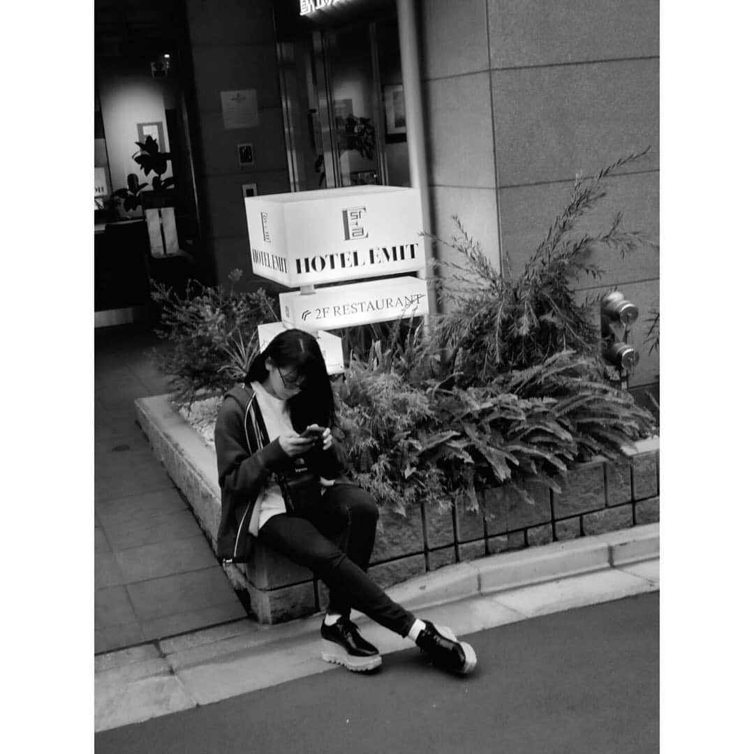 田中美麗さんのインスタグラム写真 - (田中美麗Instagram)「気持ちをリラックスさせるのに 一番効果的なのは お散歩 かな って思うこの頃。」7月9日 11時42分 - mirei_tanaka_