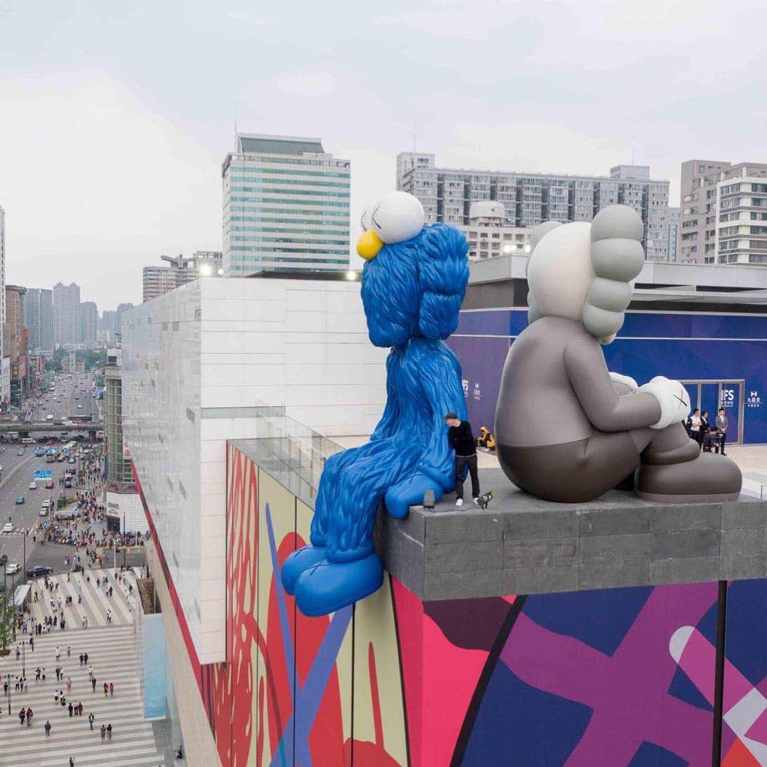 KAWSONEさんのインスタグラム写真 - (KAWSONEInstagram)「Good night... #BestView #KAWS @arr.allrightsreserved #changsha」7月9日 11時45分 - kaws