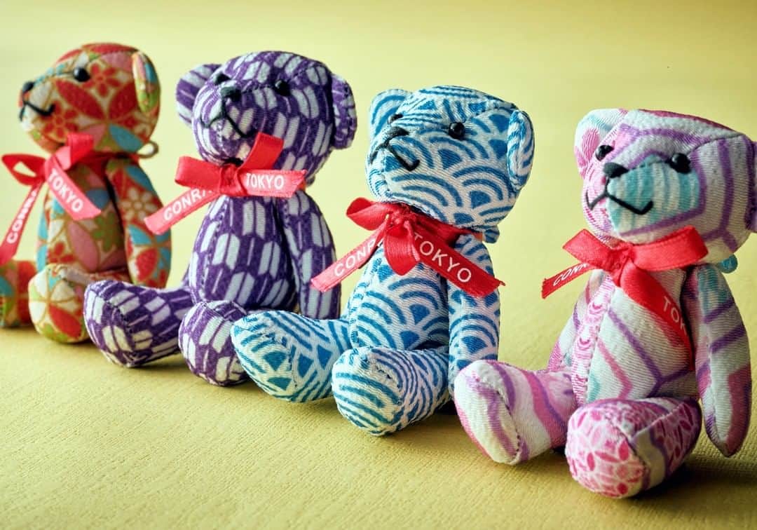 Conrad Tokyoのインスタグラム：「コンラッド東京のマスコット「コンラッド・ベア」。 https://www.conradtokyo.co.jp/ Collectible Conrad Bear as a unique memento of the stay. #コンラッド東京 #ホテル #汐留 #東京 #日本 #新橋 #銀座 #ベア #コンラッドベア #くま #ConradTokyo #StayInspired #Conrad #hotel #Tokyo #Japan #Shiodome #Shinbashi #bear」