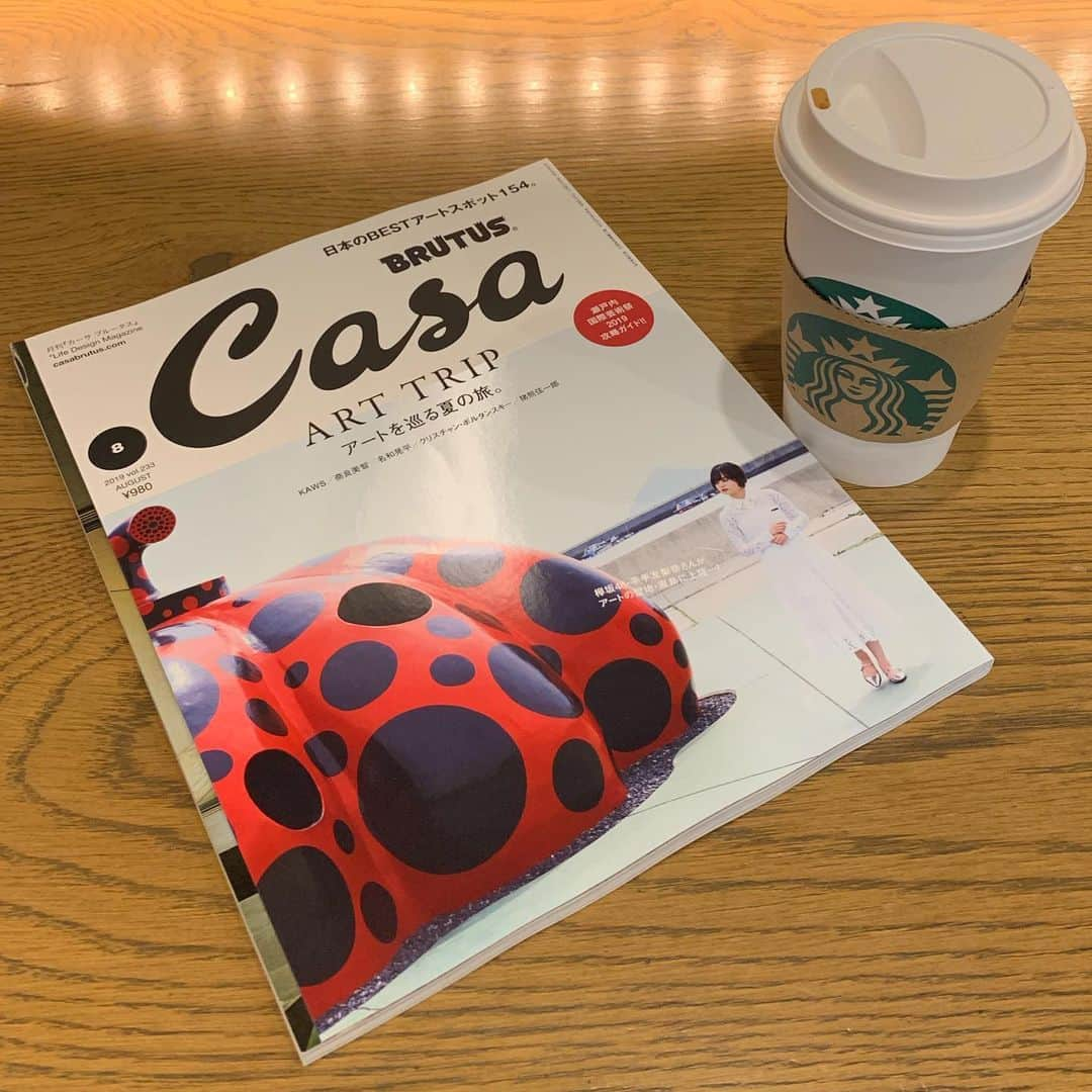 くろさんのインスタグラム写真 - (くろInstagram)「中華そば🍜600円 食後の📚BOOK&LATTE☕️ #岡山中華そば #中華そば #岡山ラーメン #岡山中華そば後楽本舗 #終日喫煙可ってのが非喫煙者には辛いな🚬 #新橋ランチ #ラーメンランチ #麺スタグラム #BOOKandCAFE #ブックアンドカフェ #ブックカフェ #CasaBRUTUS #カーサブルータス #ARTTRIP #アートを巡る夏の旅 #スタバ #スターバックス #スタバラテ #スターバックスラテ #スターバックスコーヒー #スターバックスコーヒーTSUTAYA新橋店」7月9日 12時09分 - m6bmw