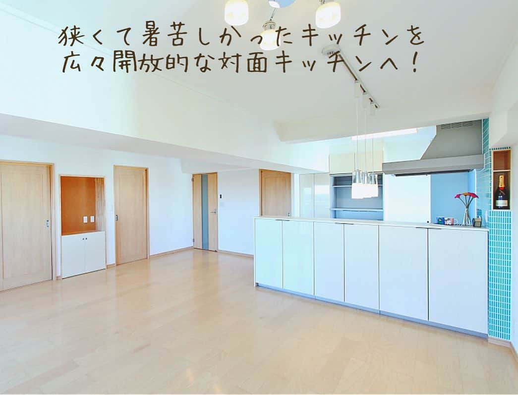 レノビアリングさんのインスタグラム写真 - (レノビアリングInstagram)「横浜市旭区にある築30年団地リノベーション🕊 ・ 台所・ダイニング・リビング・和室と細かく区切られていた空間をどーんと開放！4LDK→2LDKへと大胆チェンジし、キッチンの位置も大移動しました。 ・ キッチン背面にはパントリ―とウォークイン収納庫も新設👍 ・ 狭くて熱がこもるキッチンがお悩み(3枚目)だった奥様の「開放的で、収納がたっぷりあるキッチン」のご要望が叶いました🙌✨ ・ 大胆な間取り変更ができるのがフルオーダーリノベーションの醍醐味です😊 ・ -------------------------------- 詳しくはコチラ ☞ @renovering_2016 リノベ写真集【北欧カラーの開放的なリビングダイニングキッチン】 -------------------------------- ・ #リノベーション　#リノベーションライフ　#リフォーム　#リノベ　#中古リノベ　#団地リノベーション　#マンションリノベーション #中古マンション　#リノベーション会社　#北欧　#住まい　#北欧ナチュラル　#北欧インテリア　#カフェ風インテリア　#団地ライフ　#横浜　#長津田　#レノビアリング　#マックライフ　#インテリア #ていねいな暮らし #シンプルな暮らし #暮らしを楽しむ #マイホーム #子育てママ　#リビング #キッチン #マイホーム計画 #キッチン収納 #ペニンシュラキッチン」7月9日 12時09分 - macklife_hokuoh