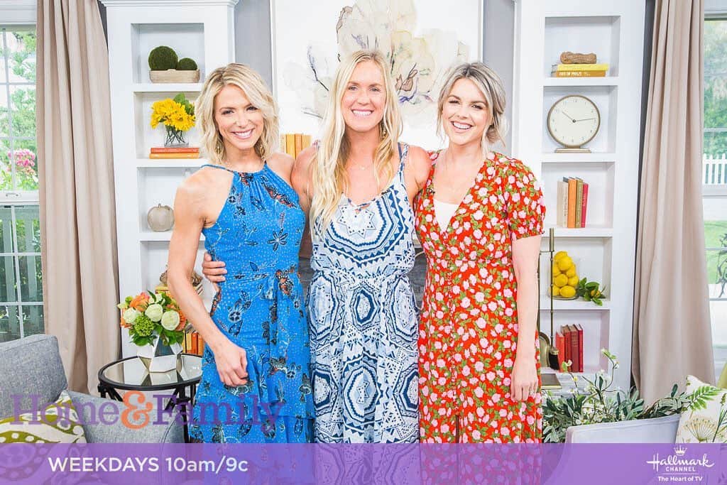 Bethany Hamiltonさんのインスタグラム写真 - (Bethany HamiltonInstagram)「I had a great time on @homeandfamilytv talking about @unstoppablethefilm! Tune in TOMORROW at 10am/9c on the @hallmarkchannel to check it out! #unstoppable」7月9日 12時08分 - bethanyhamilton