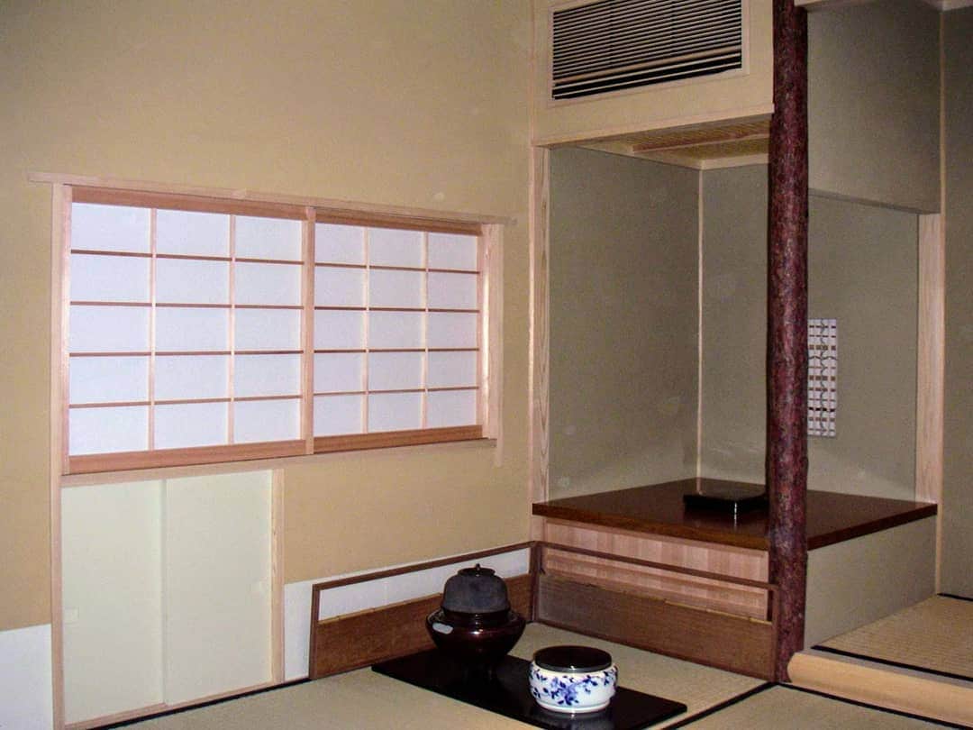 有限会社わさだ工務店さんのインスタグラム写真 - (有限会社わさだ工務店Instagram)「岩田町の家。 #注文住宅 #インテリア #マイホーム #新築 #家 #暮らし #住宅 #自然素材 #建築 #住まい #木の家 #デザイン #施工事例 #一戸建て #設計 #ライフスタイル #自由設計 #家づくり #ハウスメーカー #木造住宅 #工務店 #大分工務店 #暖かい家 #涼しい家 #わさだ工務店 #茶室 #琵琶床 #床柱 #点前 #四畳半」7月9日 12時16分 - wasada_komuten