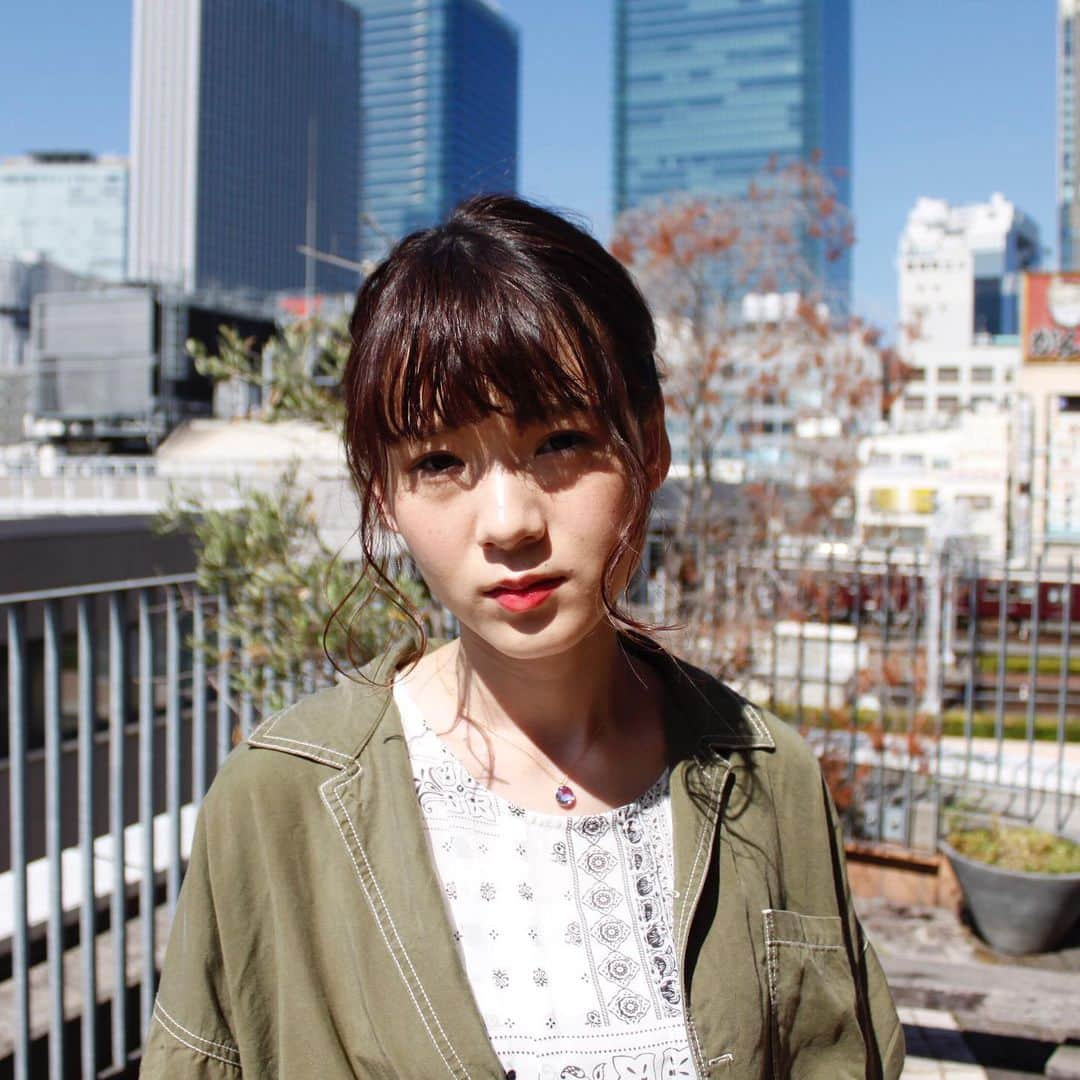 nuchayamachi_officialさんのインスタグラム写真 - (nuchayamachi_officialInstagram)「NUの夏のおすすめスタイリング。フェミニンな夏のまとめ髪は人気サロン「MASHU」で。合わせたのは、人気のアクセサリーショップ「AneMone」の夕焼けを思わせる美しいグラデーションのペンダント。華奢なゴールドのチェーンとの相性も◎。 . ヘアアレンジ3,000円～ MASHU/美容室 NU 4F TEL.06-6292-8088  ペンダント3,024円 AneMone/アクセサリー&雑貨 NU 1F TEL.06-6371-3737  #nu茶屋町 #茶屋町 #大阪 #osaka #梅田 #fashion #ヘアアレンジ #ヘアスタイル #美容院 #サロン #サロンスタイル #アクセサリー #ペンダント #mashugroup #anemone #マッシュ #アネモネ」7月9日 12時16分 - nuchayamachi_official