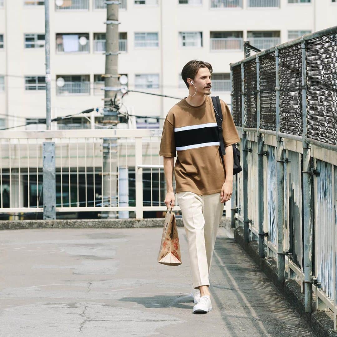 GU Hong Kongさんのインスタグラム写真 - (GU Hong KongInstagram)「Quit the ordinary T-shirt and jeans look! Adding a little color and design to your outfit ✨ . Ponte crew-neck T-shirt (color block) $99 Chino wide tapered relaxed ankle pants $179 Backpack $179 . #GUHK #GUStyle #newcolor #relax #mensfashion #style #fashion #ootd #ootdhongkong #Tokyo」7月9日 12時27分 - gu.hongkong
