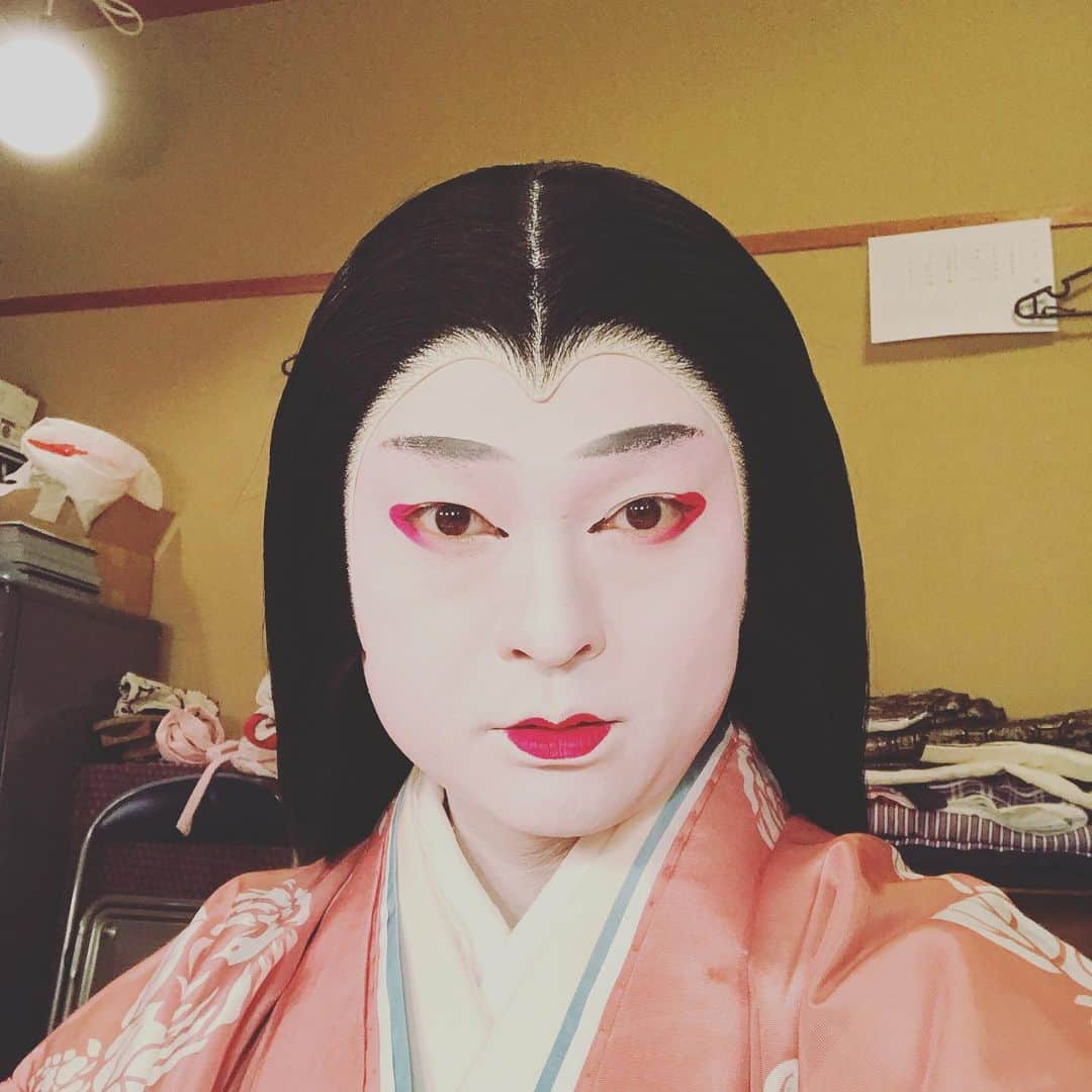 片岡千壽さんのインスタグラム写真 - (片岡千壽Instagram)「先ずは、、 代物浦の官女を✨やっと写真撮れました✌🏻 本日も頑張りまーす🎉🎉🎉 #大阪 #松竹座 #義経千本桜 #代物浦 #官女 #晴の会 #お稽古頑張ってまーす」7月9日 12時20分 - senju.kataoka