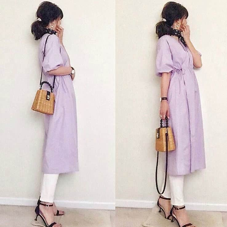 R_fashionさんのインスタグラム写真 - (R_fashionInstagram)「本日の #r_fashion #ラクジョ さん💜 . . 思わず「可愛い～！」😍 と言ってしまいそうな綺麗なラベンダーカラー💜 . ドット柄のスカーフや小ぶりのかごバッグなど、 . 女子のキュン💕とする要素が詰まったコーデです🎀 . . . . . . . . . . . . . . . . . . . . . . . . . . . . . . . .  Repost from @mei.5.7.des  さん . とにかく色味がツボなワンピース💜🤤 シャツガウンとしても着れる2wayワンピ👗 . 👗/ @kareishop . 👖/ @uniqlo . 👜👡/ @spin_the_earth . ・ ・ ・」7月9日 12時21分 - rakutenichiba.fashion