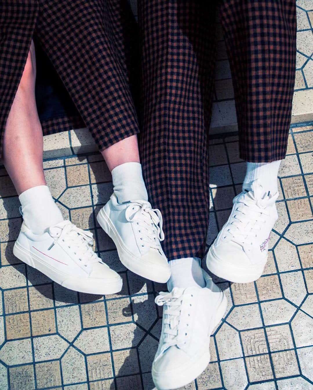 岩崎拓馬さんのインスタグラム写真 - (岩崎拓馬Instagram)「@retack_official 2020SS . 明日から展示会がはじまります 皆さまお待ちしております  こちらは第一弾 @slack_footwear  とのコラボレーションのLOOKです❤️ . . . #retack #2020ss #exhibition #fashion #look #happytime」7月9日 12時31分 - happy_takuma