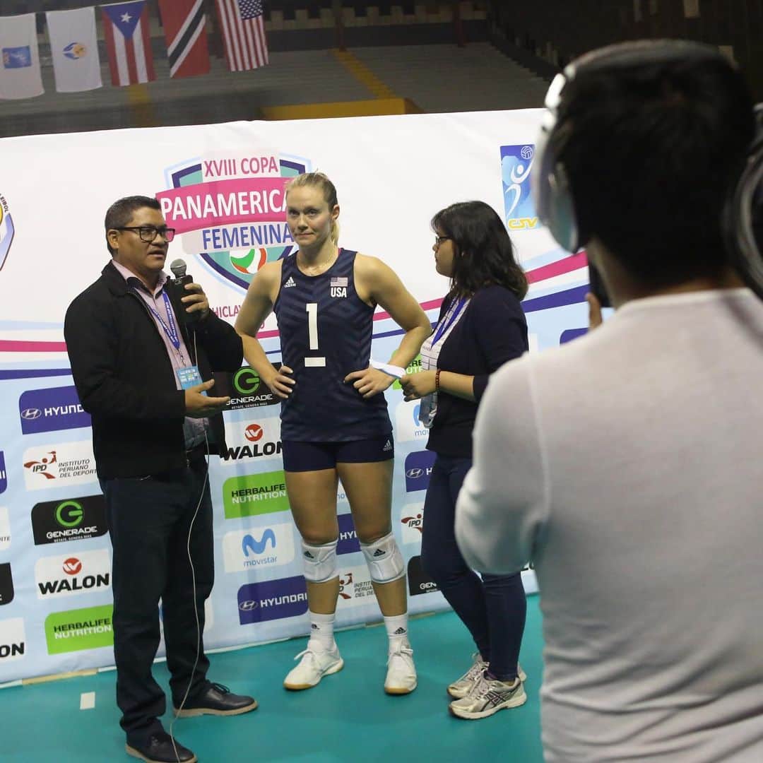 USA Volleyballさんのインスタグラム写真 - (USA VolleyballInstagram)「@usavwnt improved to 3-0 at the #PanAmCup as Karsta Lowe scored a match-high 16 points against Mexico. For the full recap, visit usavolleyball.org.」7月9日 12時37分 - usavolleyball