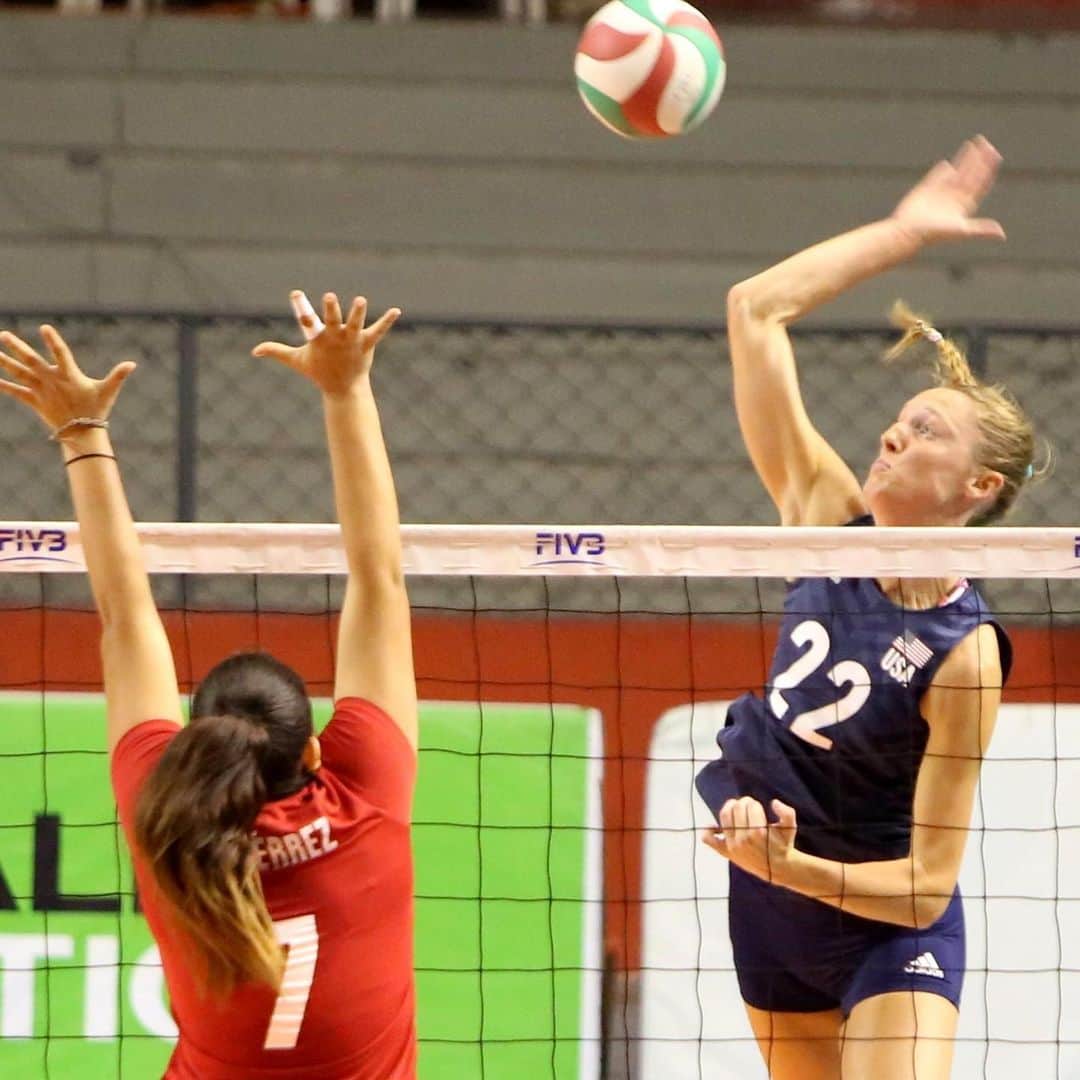 USA Volleyballさんのインスタグラム写真 - (USA VolleyballInstagram)「@usavwnt improved to 3-0 at the #PanAmCup as Karsta Lowe scored a match-high 16 points against Mexico. For the full recap, visit usavolleyball.org.」7月9日 12時37分 - usavolleyball