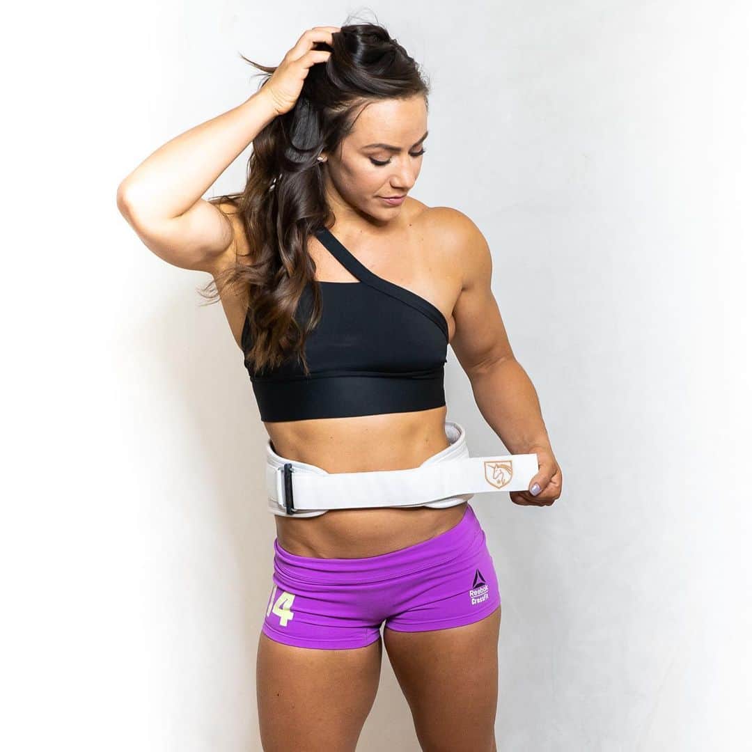Camille Leblanc-Bazinetさんのインスタグラム写真 - (Camille Leblanc-BazinetInstagram)「💜NEW COLORS GIVE AWAY 💜 “ Giving away 2 belts!!!! HOW? 1- follow @feroce_fitness_  2- like this post 3- tag someone in the comment = 1 entry (unlimited entry) “  available For purchase on ferocefitness.com Winner will be announced Wednesday 💜  #feroce #ferocefitness #belts #cute #white #purple #strongerthenyouthink #strong #weightlifting #strongwomen #lifting #muscles」7月9日 12時37分 - camillelbaz