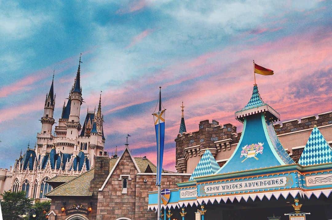 薬丸玲美さんのインスタグラム写真 - (薬丸玲美Instagram)「. Cinderella Castle 🏰 x Snow White Adventures 🎠 . #夢の国」7月9日 12時45分 - remi_yakumaru