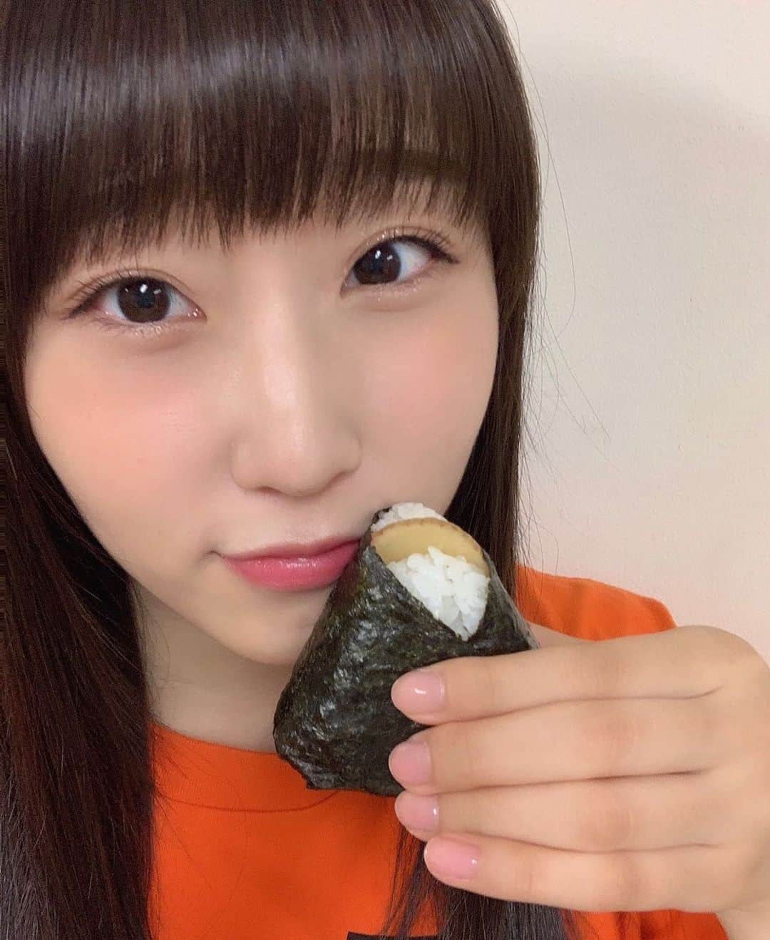 Juice=Juiceさんのインスタグラム写真 - (Juice=JuiceInstagram)「こんにちは🧡段原瑠々です！﻿ 今日19:57～20:42﻿ NHK総合テレビ「うたコン」に出演させていただきます😳﻿ 生放送緊張するけど、とっても楽しみです♪ がんばるよ〜💪﻿ 最後まで目を離さないでくださいね😆﻿ ﻿ #juicejuice ﻿ #段原瑠々 ﻿ #🍙 ﻿ #いぶりがっこチーズ ﻿ #初めて見た ﻿ #おいしかった ﻿ #うたコン ﻿ #見てね〜 ﻿」7月9日 13時10分 - juice_juice_official