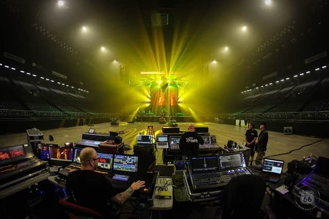 ロブ・ゾンビのインスタグラム：「Late night production run through in Baltimore. Can't wait until tomorrow when this joint is full! See ya then. Photo by @rob_fenn #robzombie #twinsofeviltour #marilynmanson」